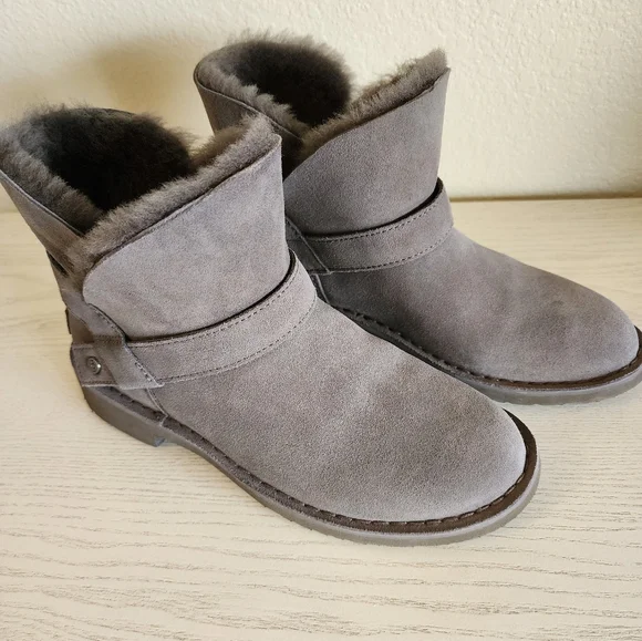 UGG Gray Winter Boots with Suede Finish - Picture 2 of 8